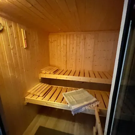 アパート Must Dogs *